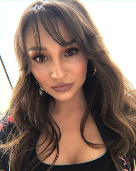 Cerco un uomo con cui iniziare una relazione seria e duratura.
